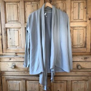 Fabletics XL Astoria Quilted‎ Shrug Gray Cardigan Sweater